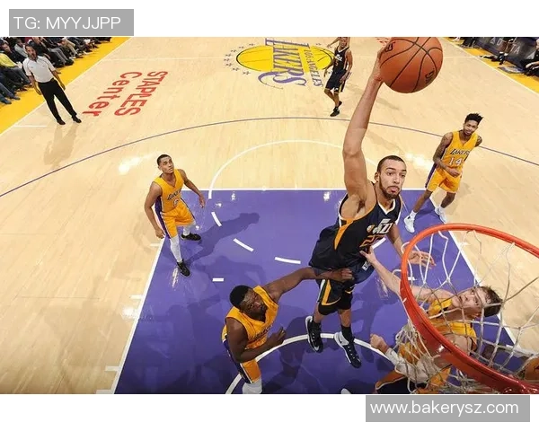 2015年火箭与勇士季前赛精彩对决回顾与分析 2015年火箭与勇士季前赛精彩对决回顾与分析